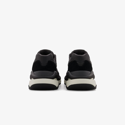 New Balance | 5740  { GREY/WHITE/BLACK
