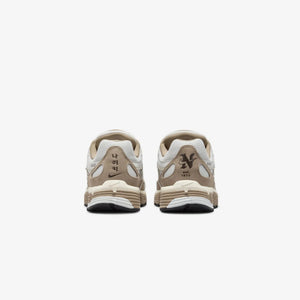 Nike | P-6000 PREMIUM  { PHOTON DUST/KHAKI-LIGHT BONE-PALE IVORY