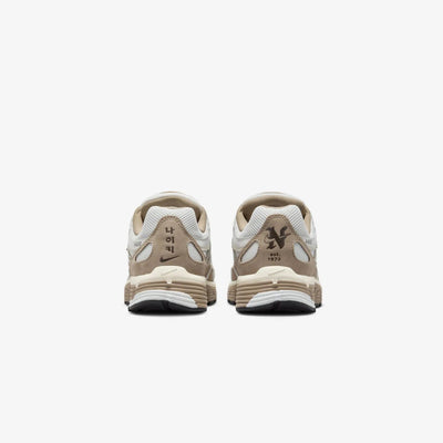 Nike | P-6000 PREMIUM  { PHOTON DUST/KHAKI-LIGHT BONE-PALE IVORY