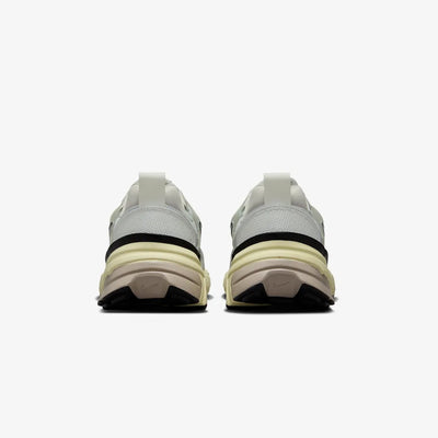 Nike | V2K RUN  { SUMMIT WHITE/METALLIC SILVER