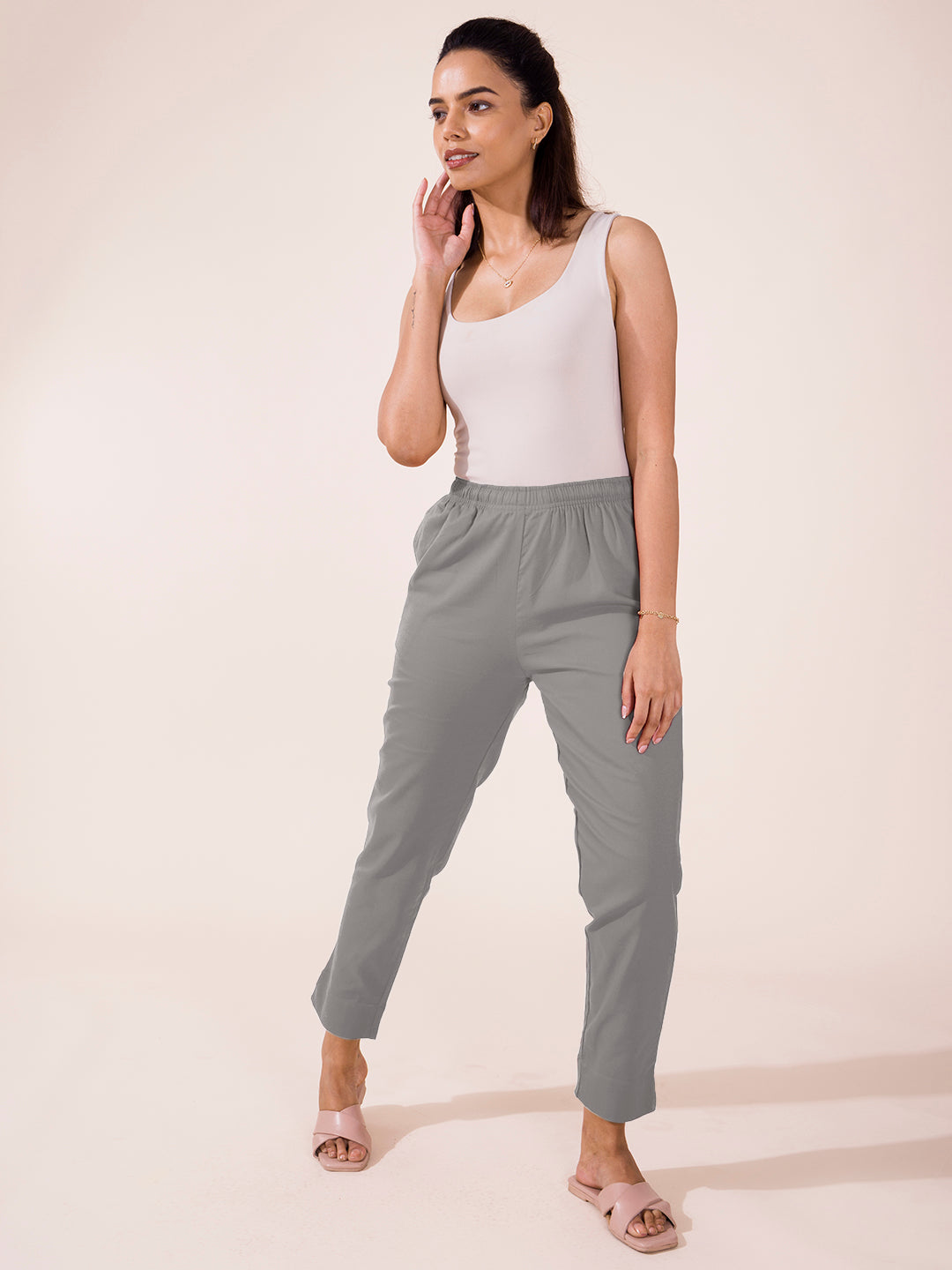 Women Solid Ebony Grey Cotton Pencil Pant