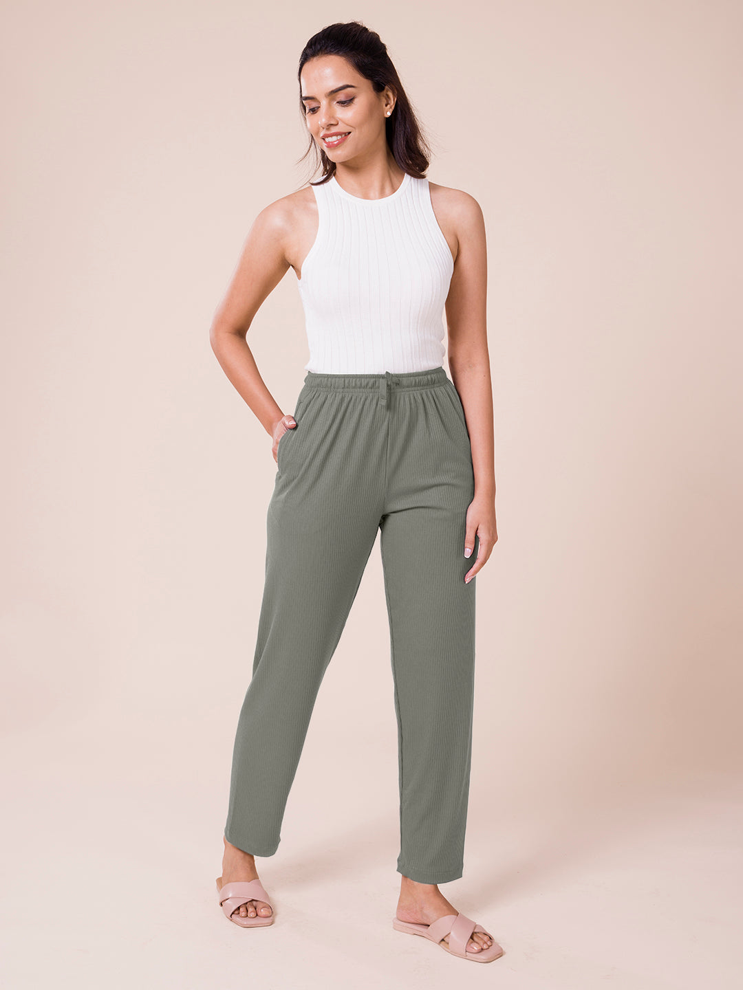 Women Solid Ebony Grey Mid Rise Casual Rib Pants