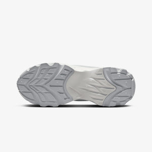NIKE | TC 7900 { WOLF GREY/MTLC PLATINUM-PHOTON DUST