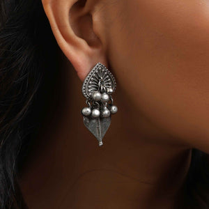 trueBrowns Silver Tone Leaf Stud Earrings