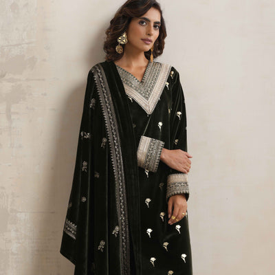 trueBrowns Green Velvet Floral Embroidered Kurta Pant Dupatta Set