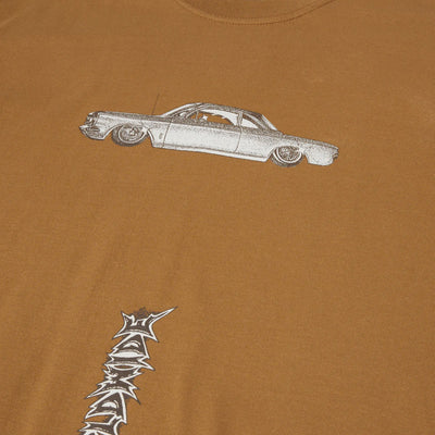 HUF | CAR CLUB T-SHIRT  { CAMEL