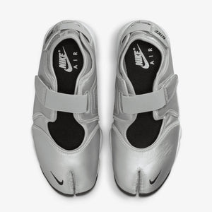 NIKE | AIR RIFT { METALLIC SILVER/SAIL-BLACK