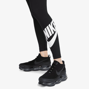 NIKE | SPORTSWEAR CLASSICS { BLACK/WHITE