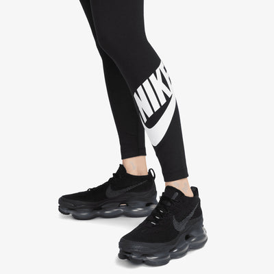 NIKE | SPORTSWEAR CLASSICS { BLACK/WHITE