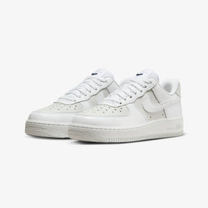 Nike | AIR FORCE 1 '07 LX { WHITE/LT SMOKE GREY-PHOTON DUST-WHITE
