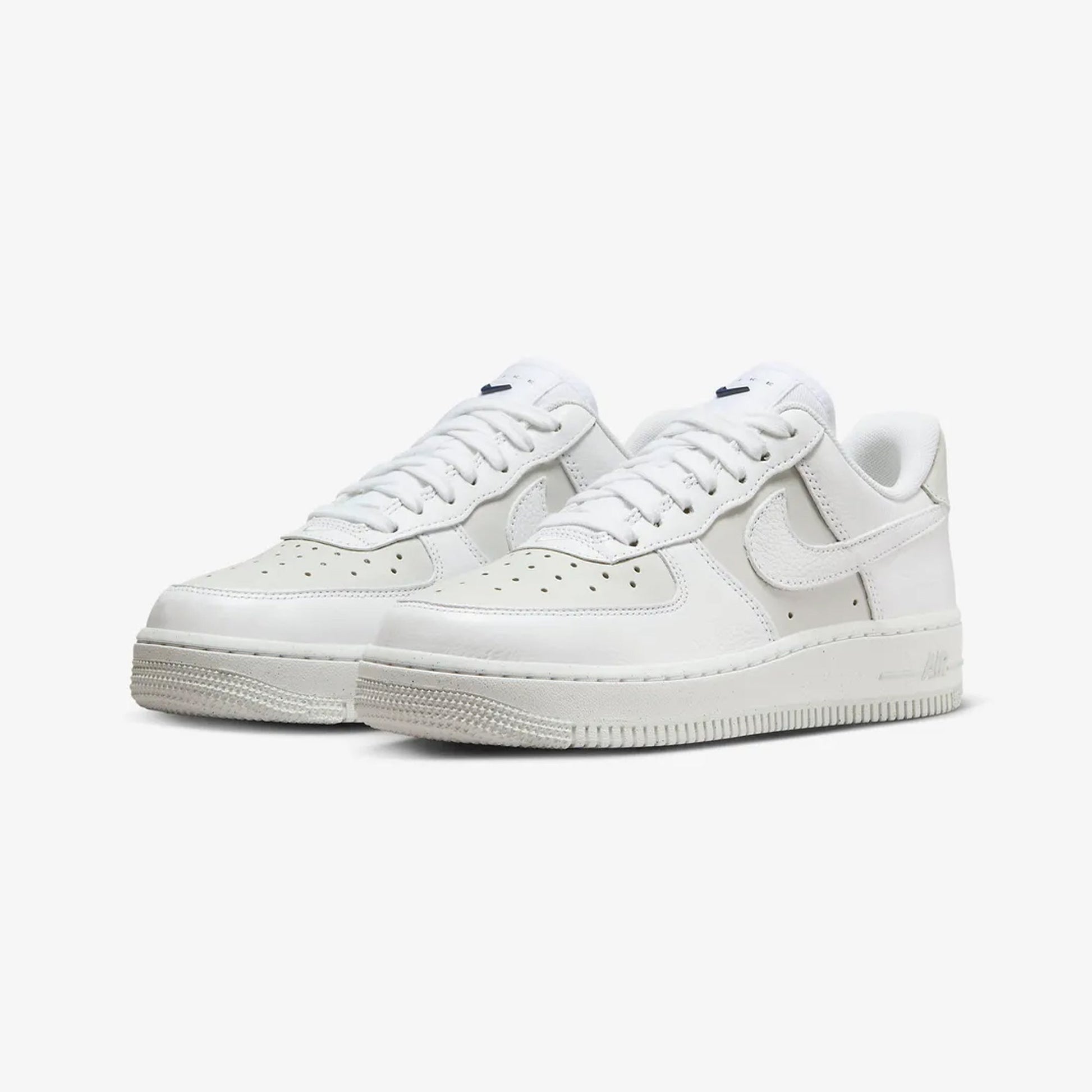 Nike | AIR FORCE 1 '07 LX { WHITE/LT SMOKE GREY-PHOTON DUST-WHITE
