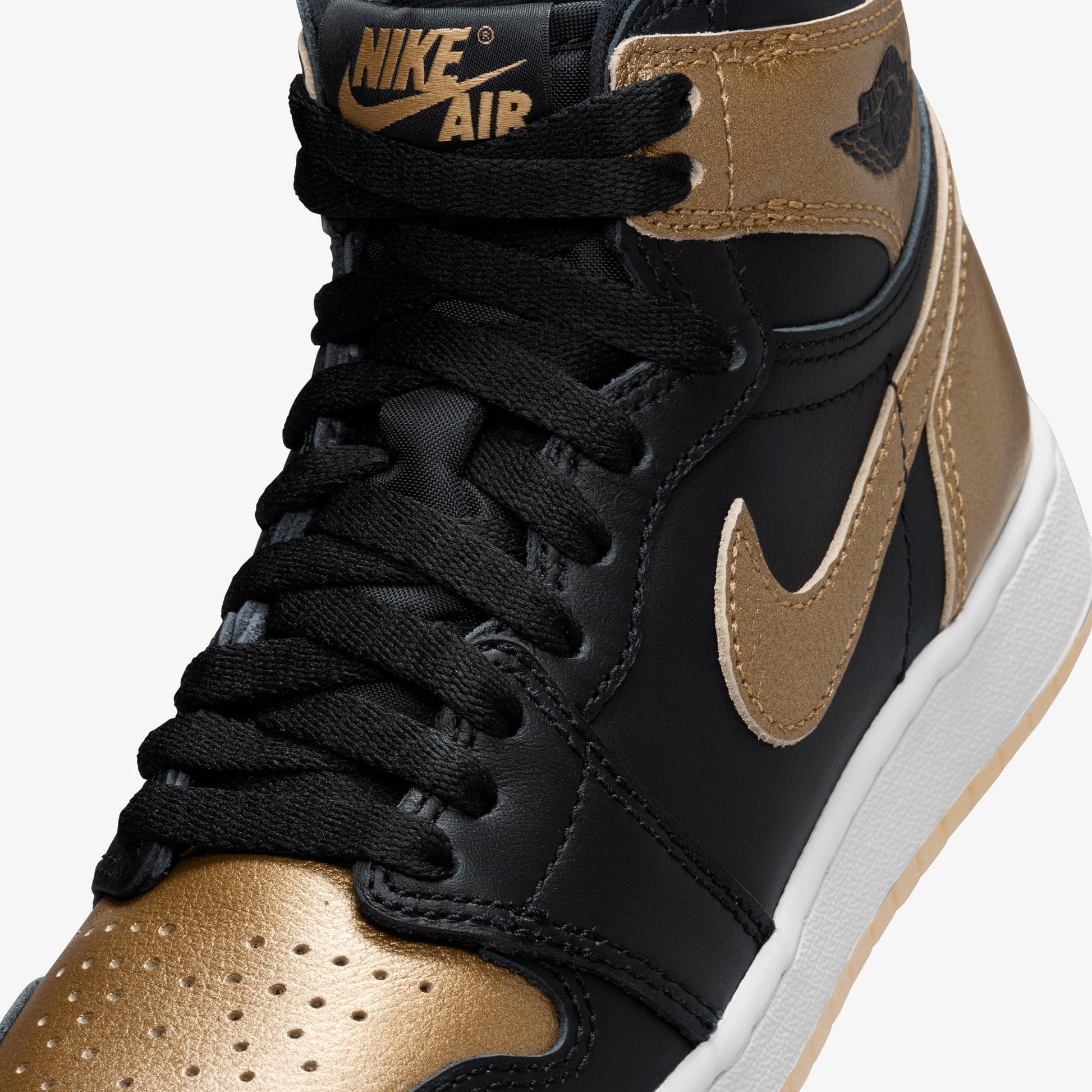 JORDAN | AIR JORDAN 1 HIGH OG (GS) { BLACK/METALLIC GOLD-SAIL