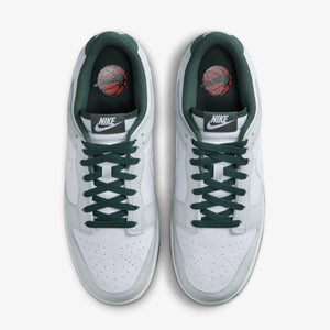 NIKE | DUNK LOW RETRO SE { PHOTON DUST/WHITE-VINTAGE GREEN
