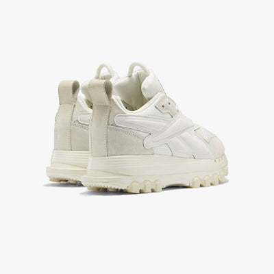 Reebok | CARDI B CLASSIC LEATHER V2  { CHALK/ALABASTER
