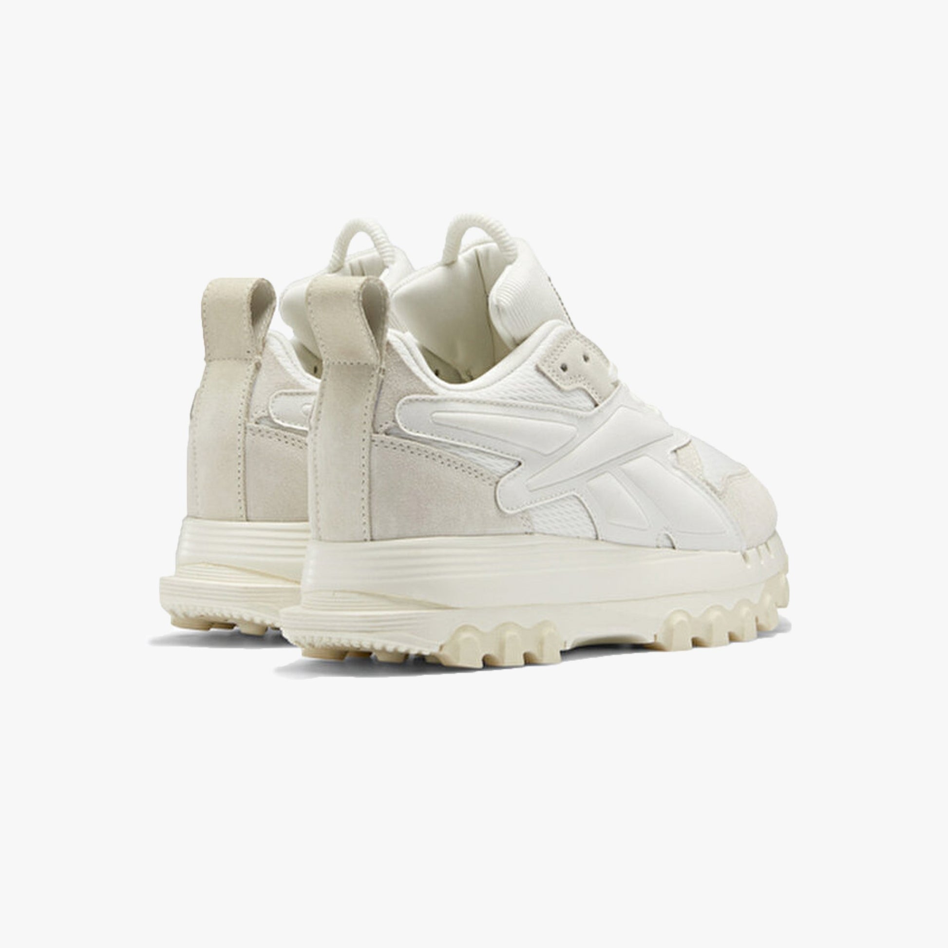 Reebok | CARDI B CLASSIC LEATHER V2  { CHALK/ALABASTER
