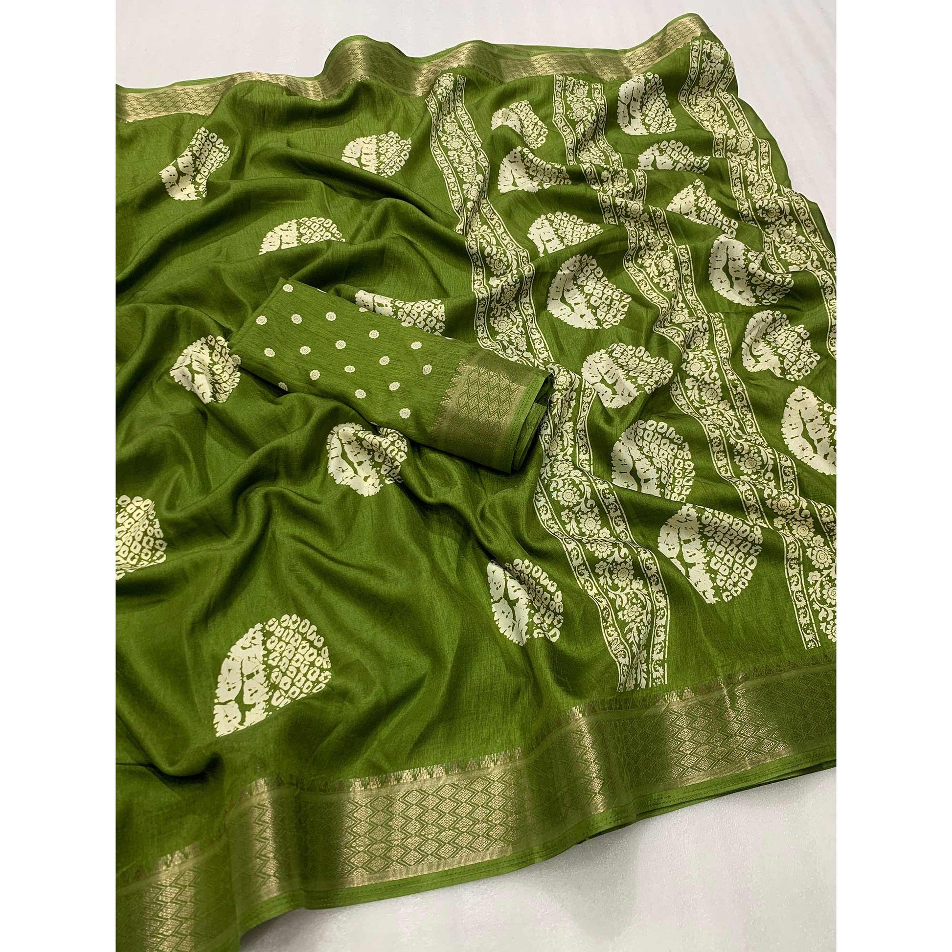 green-batik-printed-cotton-silk-saree-with-zari-border