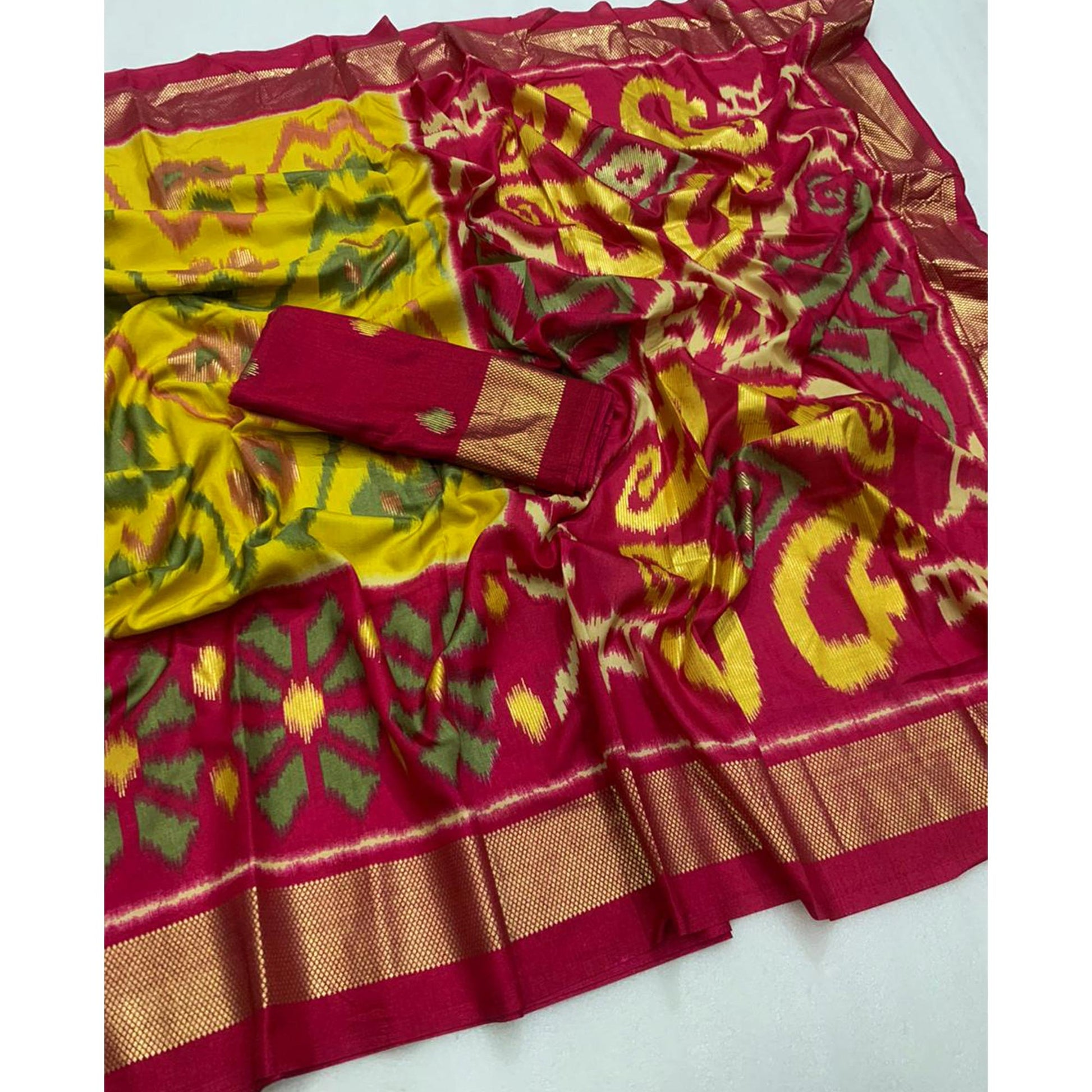 green-rani-pink-ikkat-foil-printed-dola-silk-saree