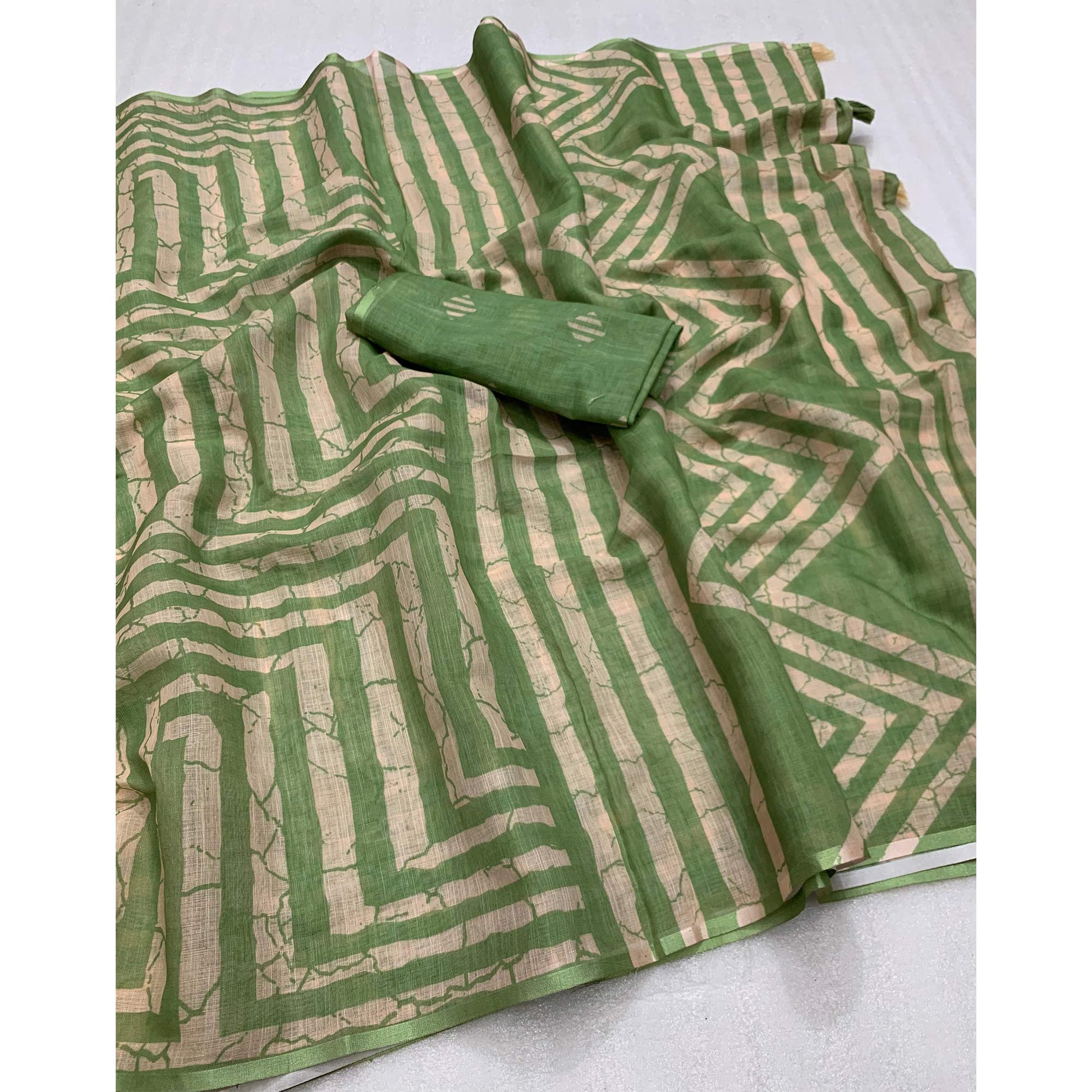 green-digital-printed-linen-cotton-saree-17