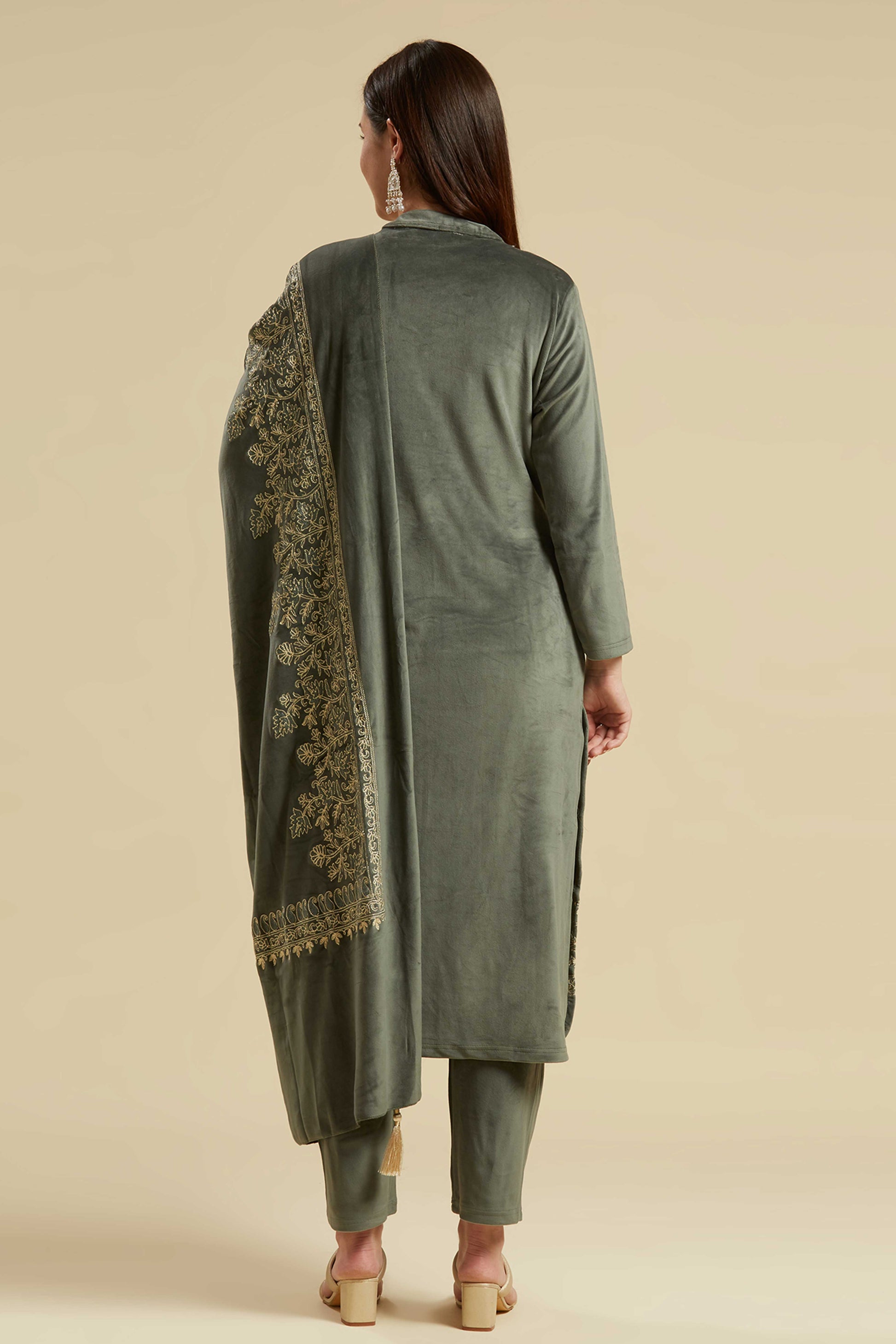 green-embroidered-velvet-straight-salwar-suit