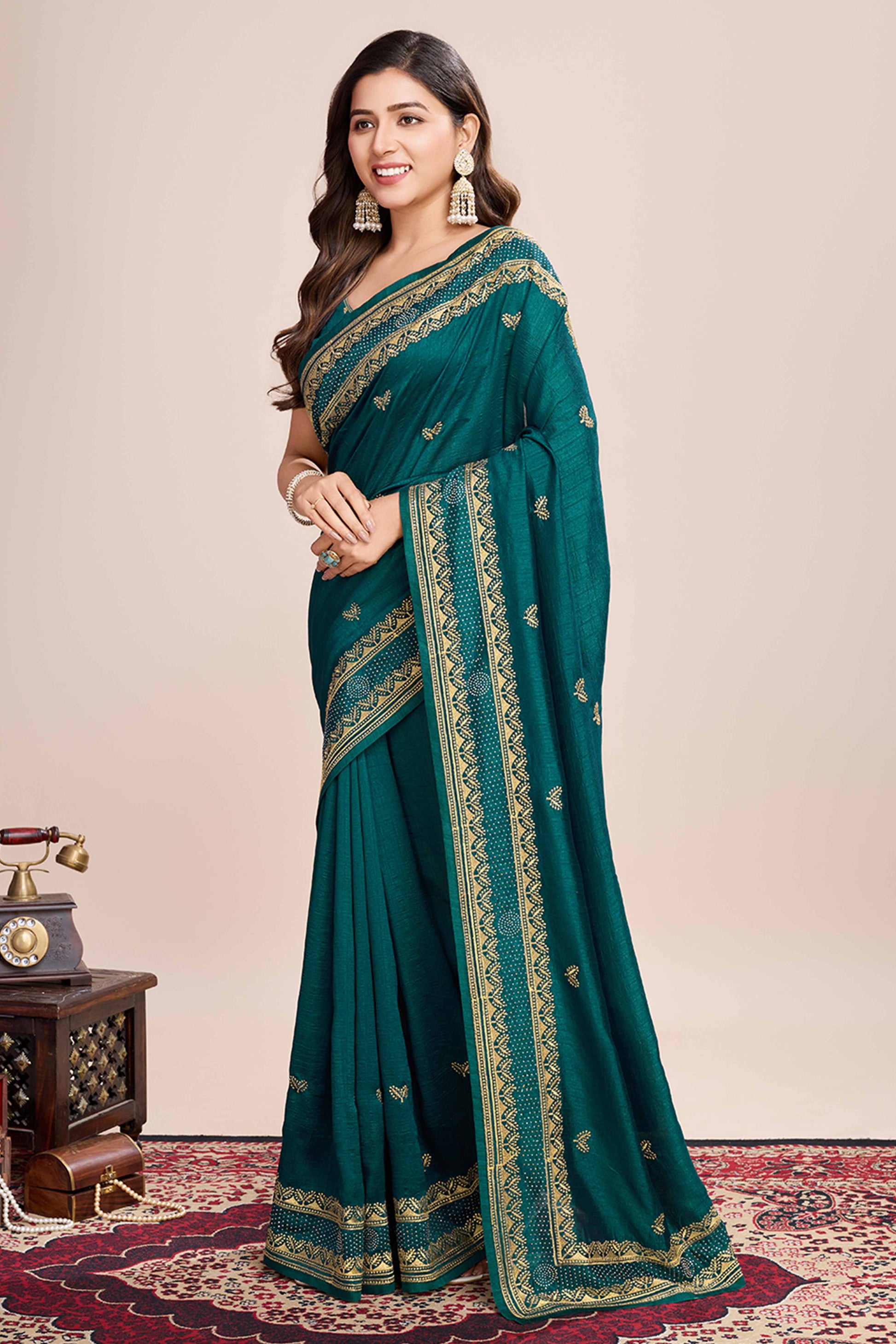 green-floral-embroidered-vichitra-silk-saree-5