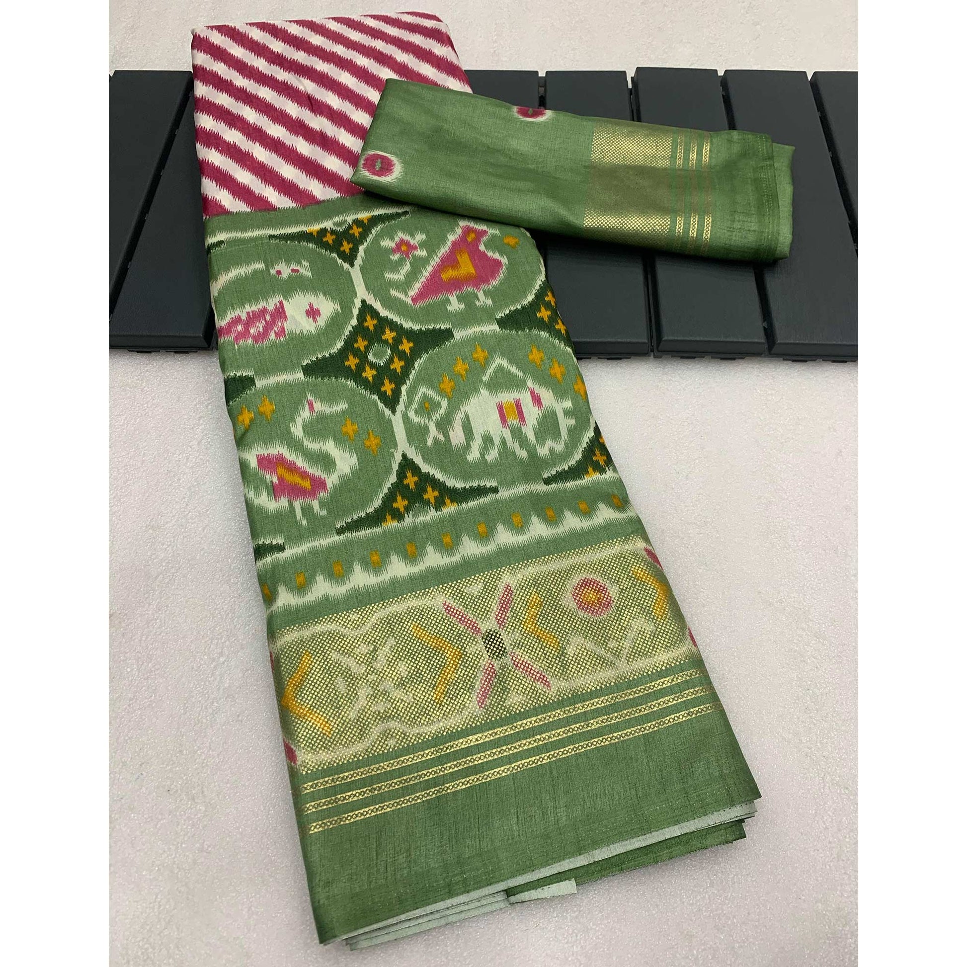 green-patola-printed-dola-silk-saree-4