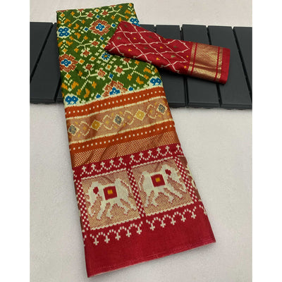 green-patola-printed-dola-silk-saree-3