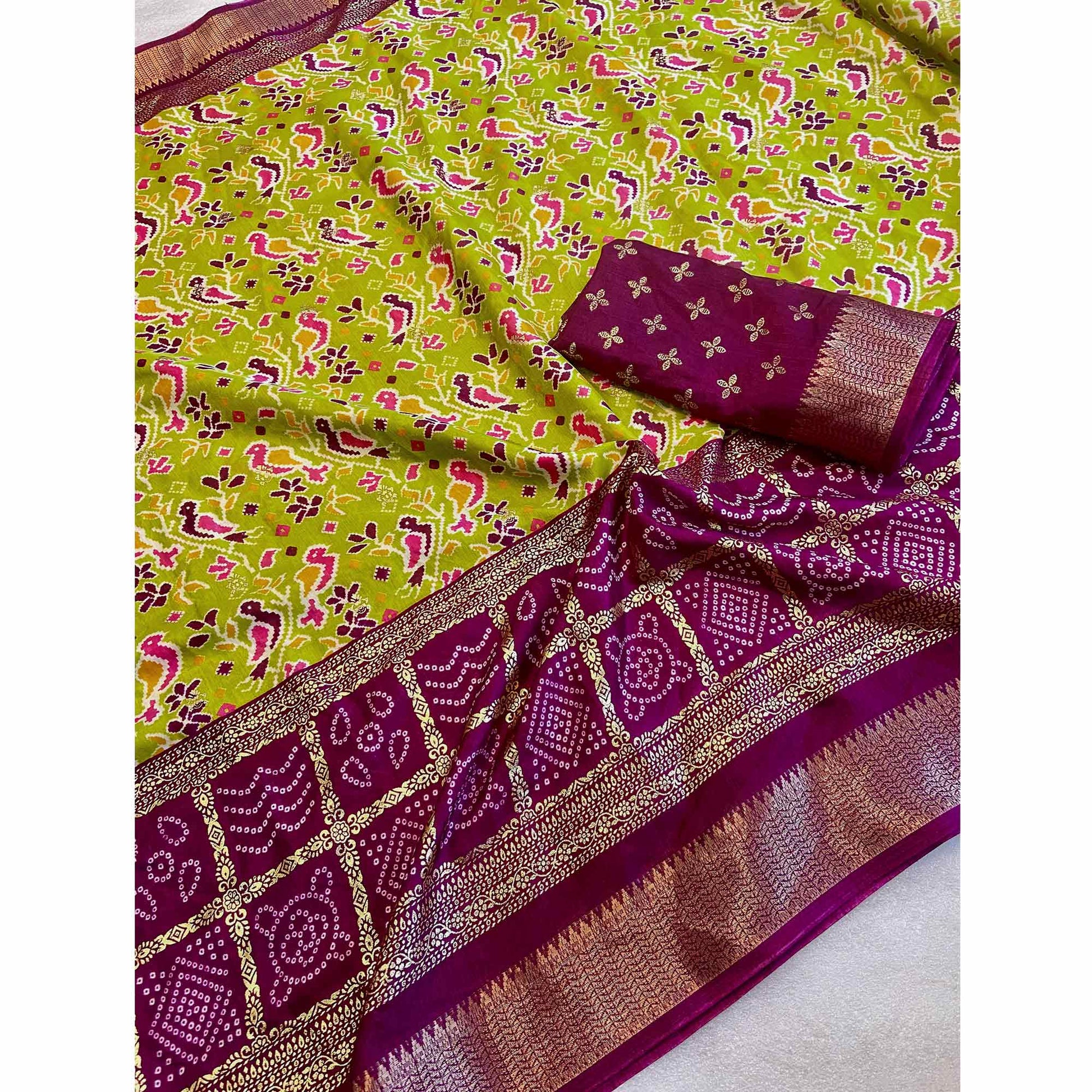 green-patola-printed-dola-silk-saree-with-zari-border-9