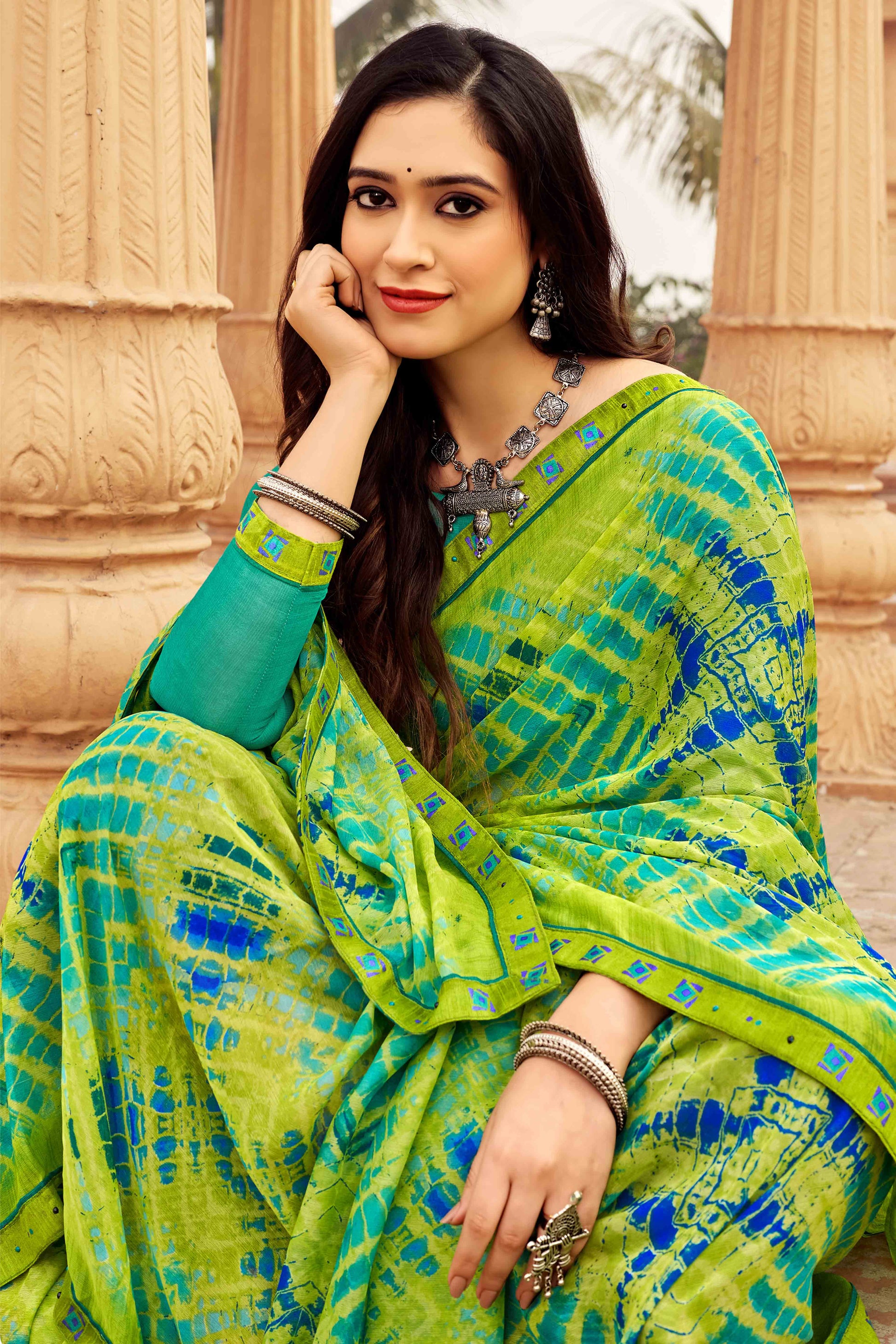 green-abstract-printed-chiffon-saree-2