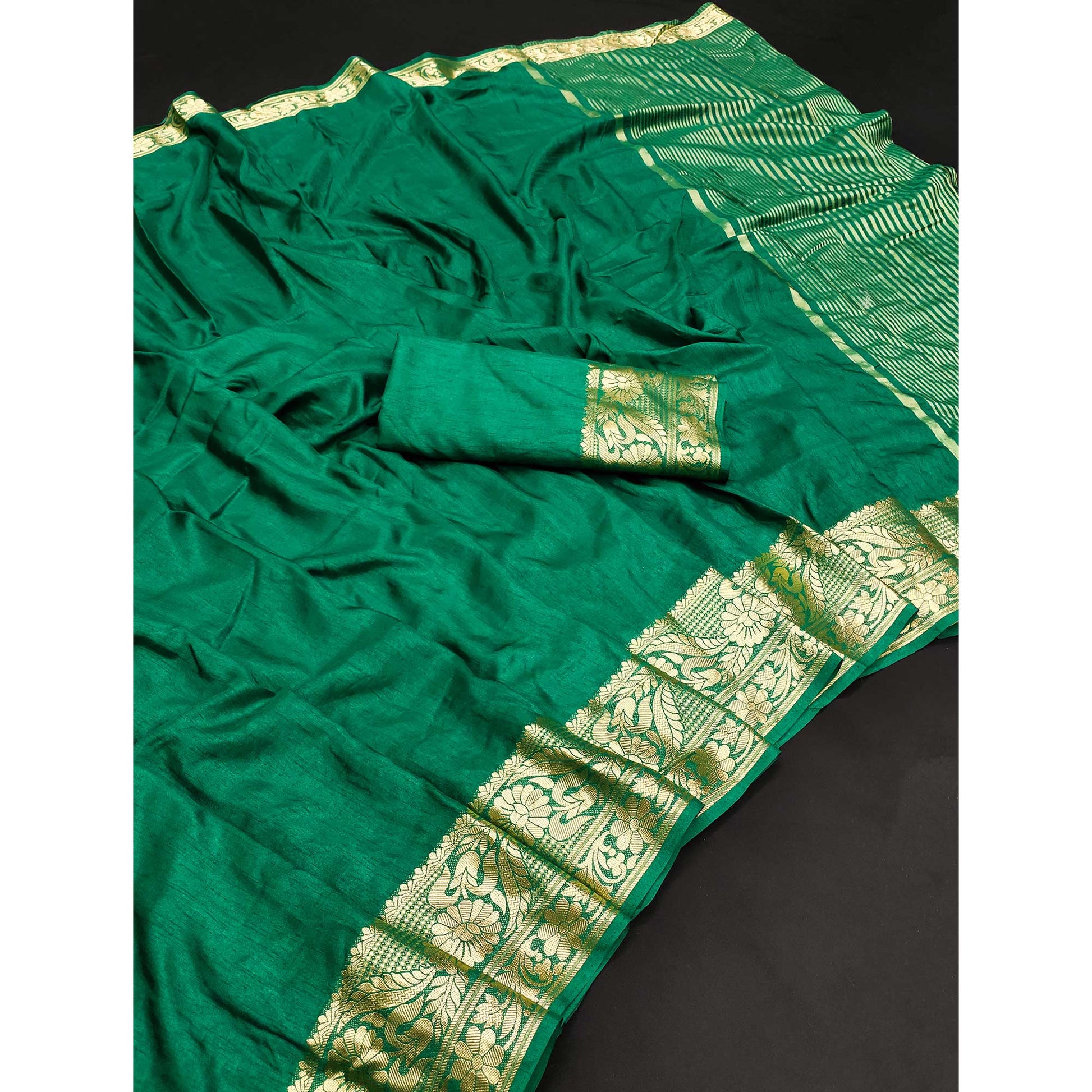 green-woven-art-silk-saree-9