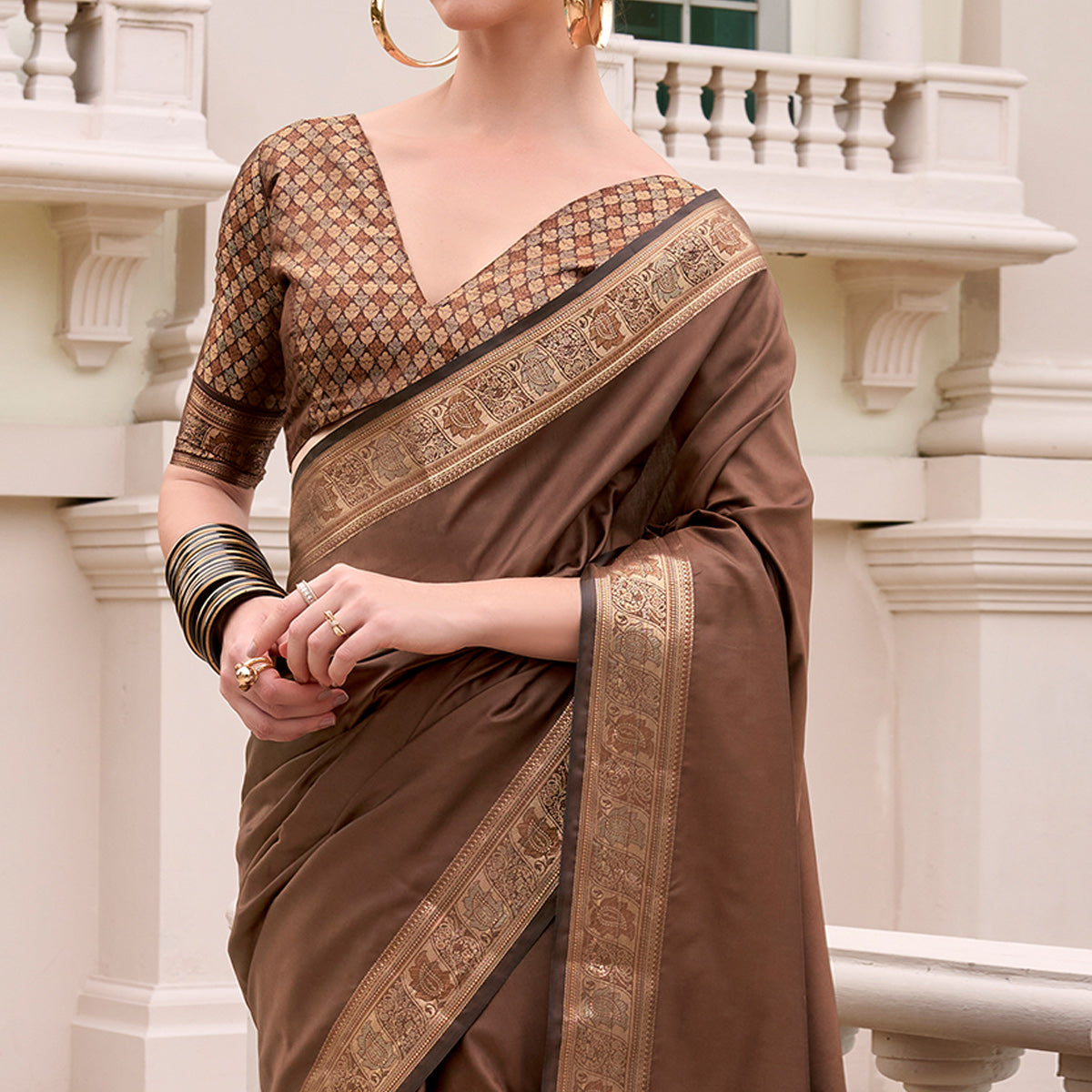 Brown Woven Banarasi Silk Saree With Zari Border