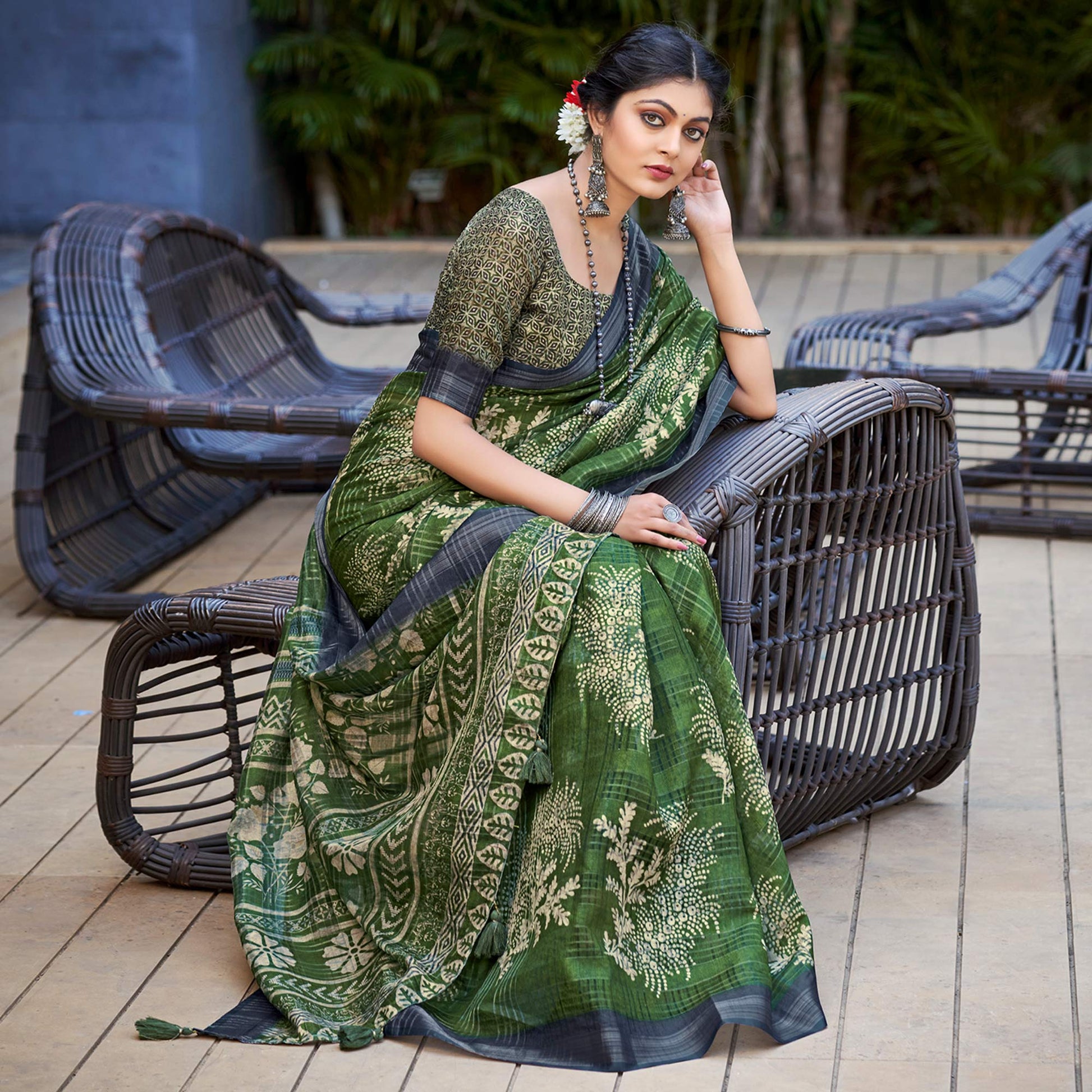 green-abstract-digital-printed-linen-saree