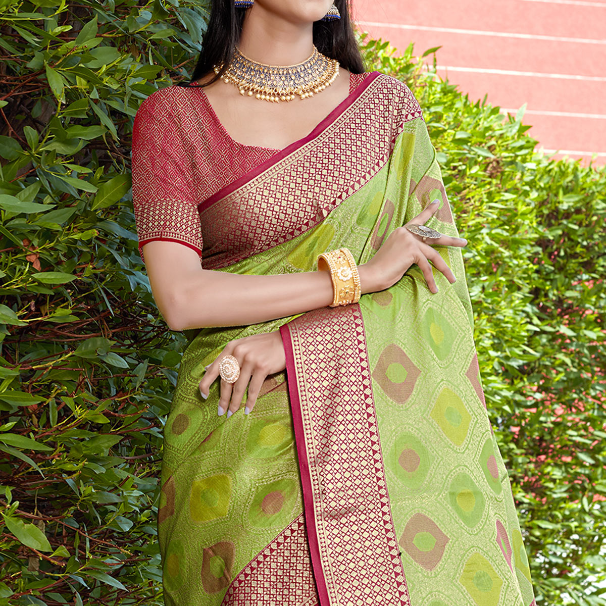 green-woven-art-silk-saree-10