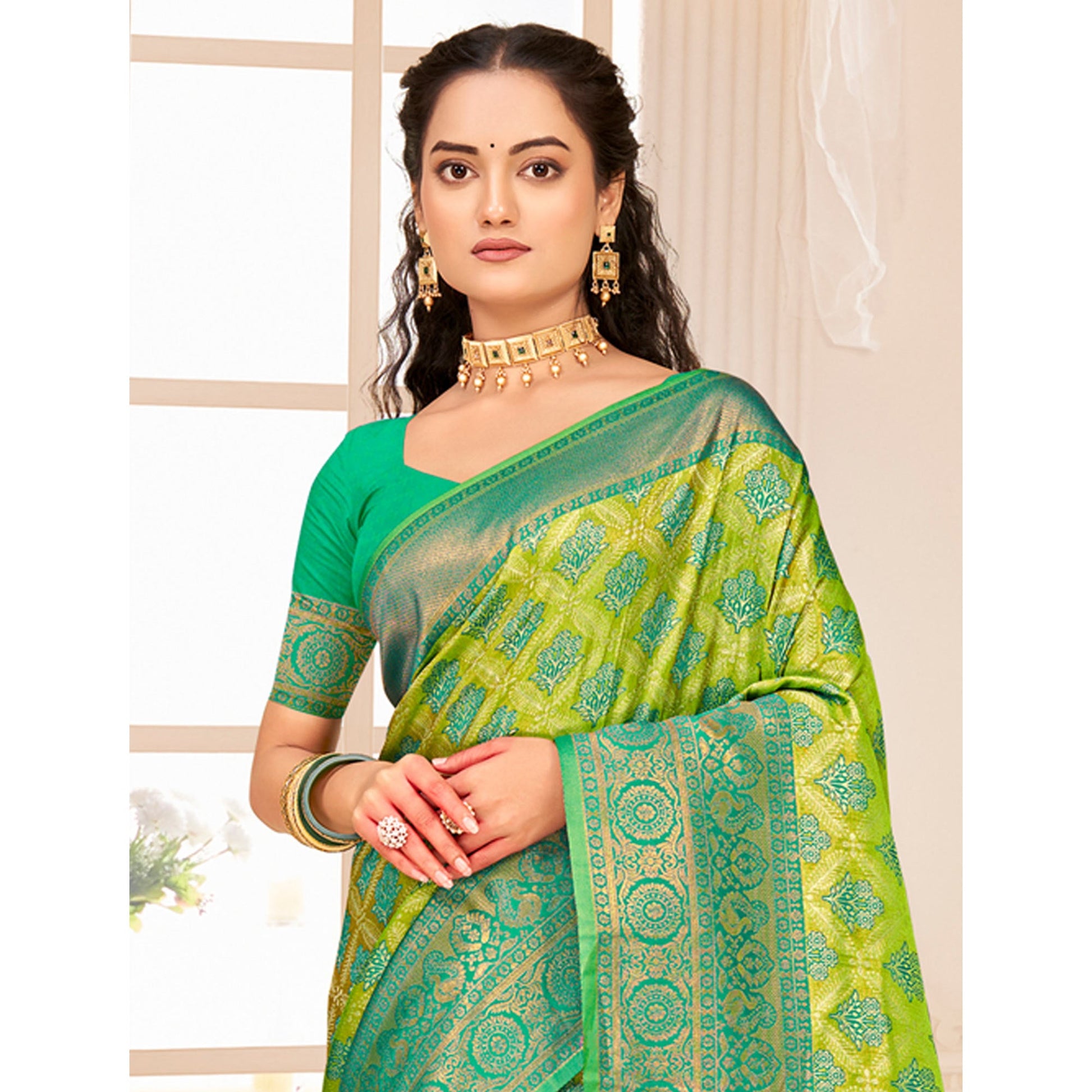 green-floral-woven-kanjivaram-silk-saree-with-tassels-2