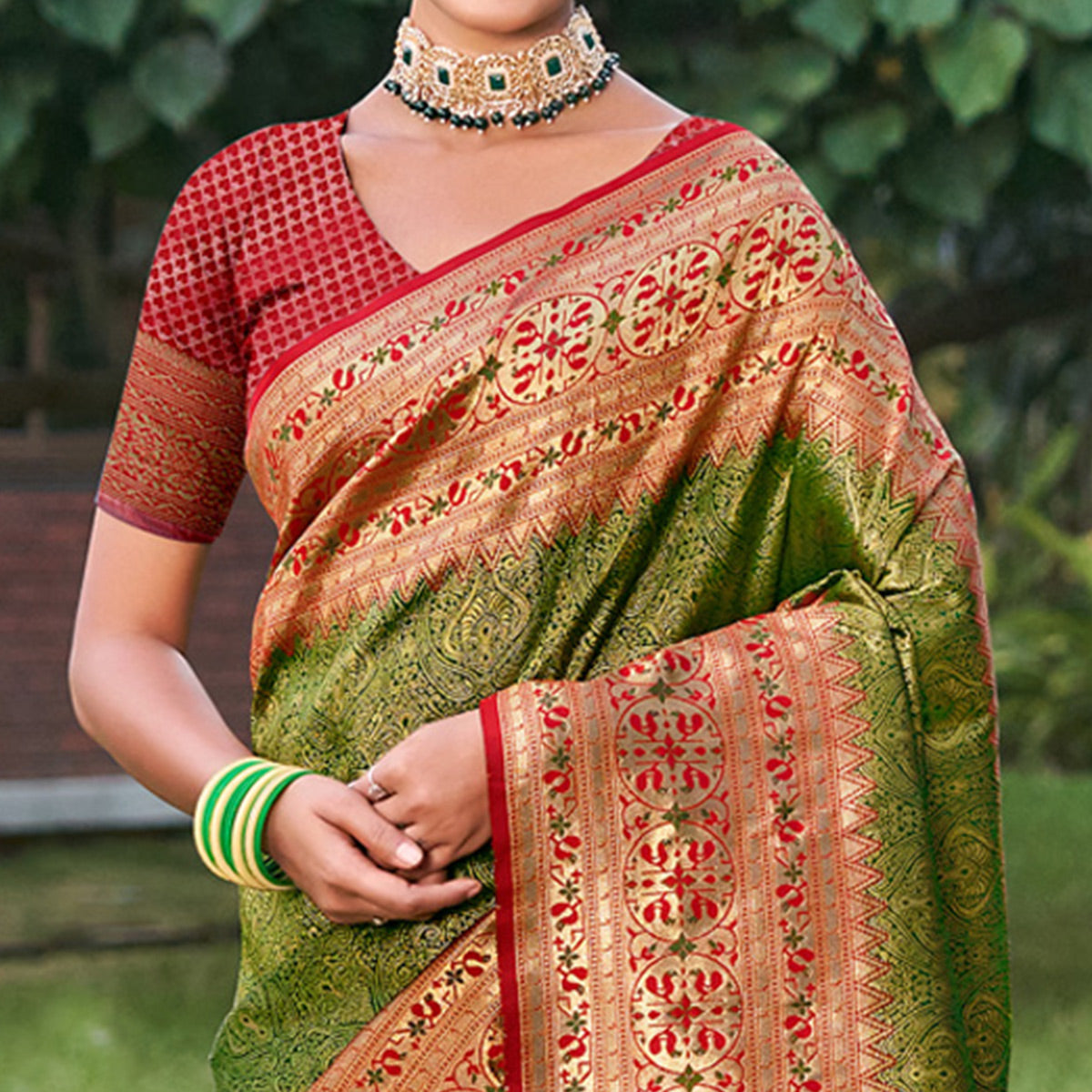 green-woven-kanjivaram-silk-saree-with-tassels-1