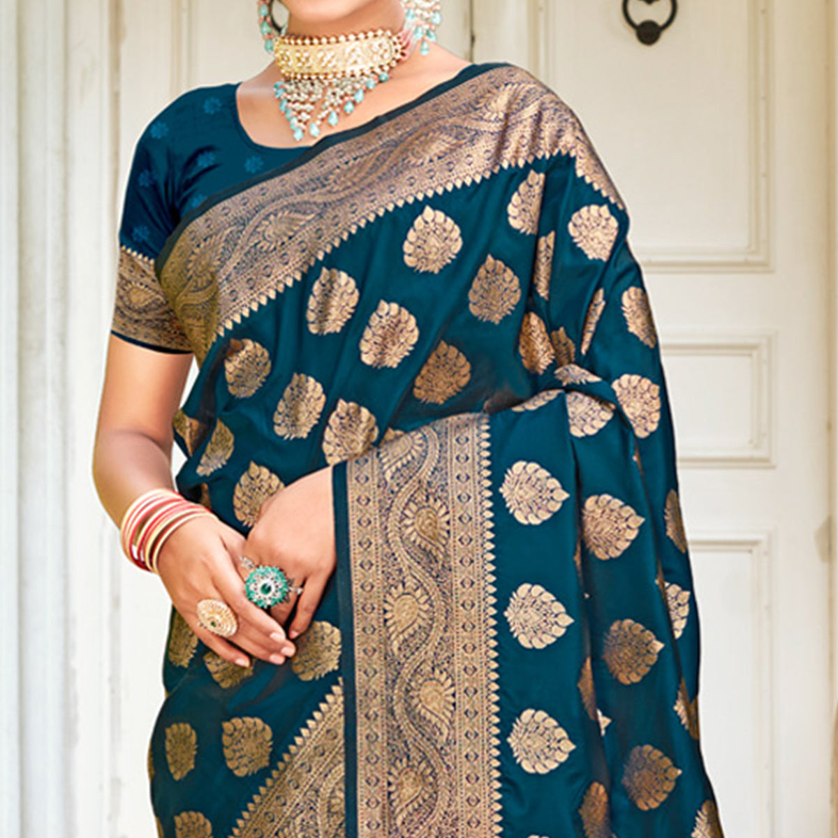 Morpich Floral Woven Banarasi Silk Saree