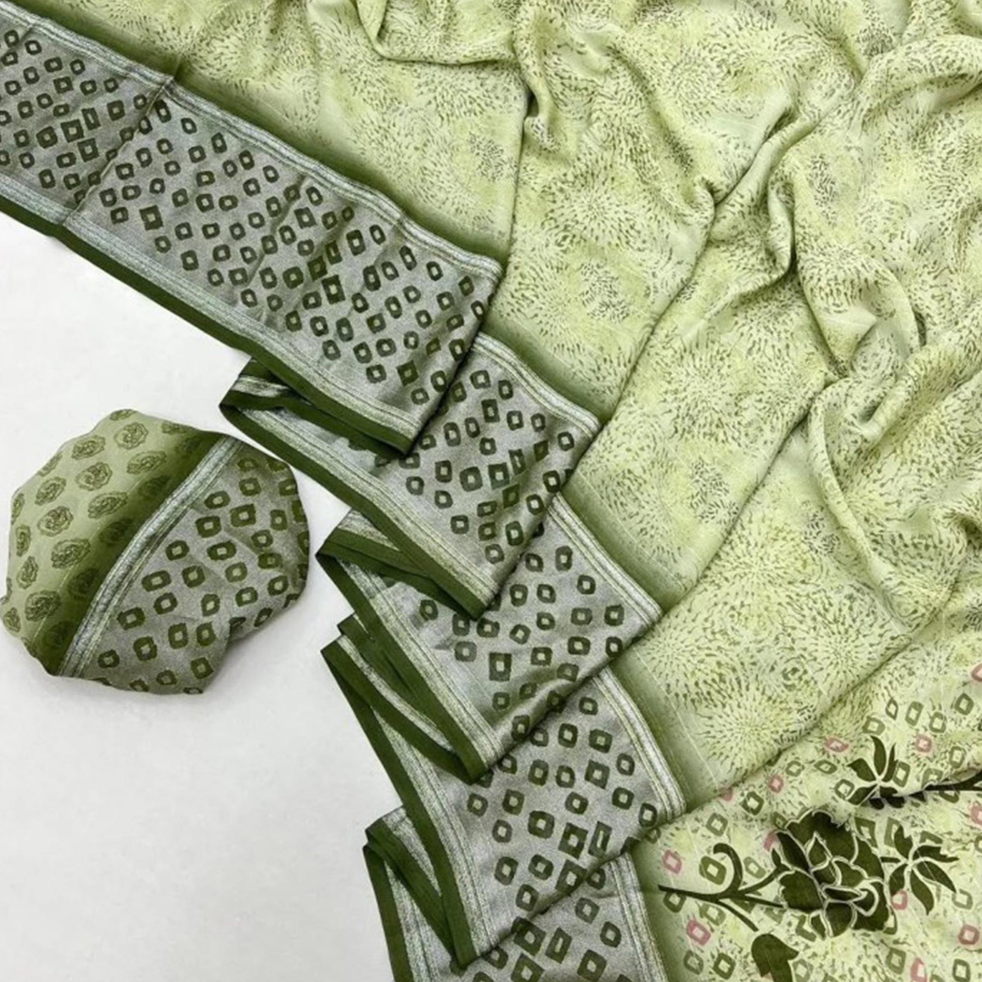 green-floral-printed-chiffon-saree-41