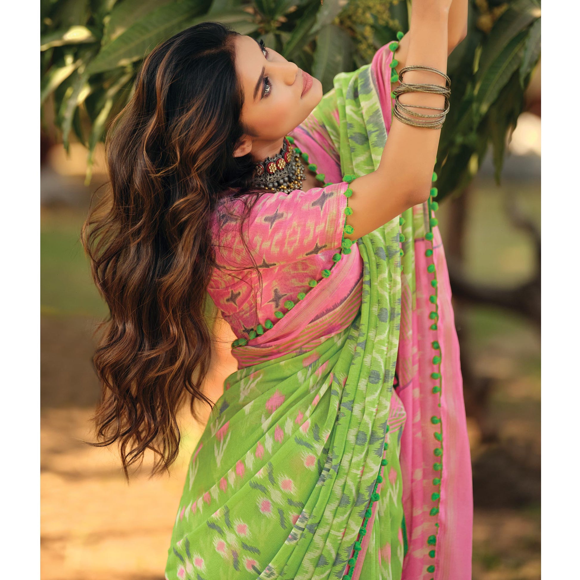 green-printed-cotton-blend-saree-with-pumpum-lace