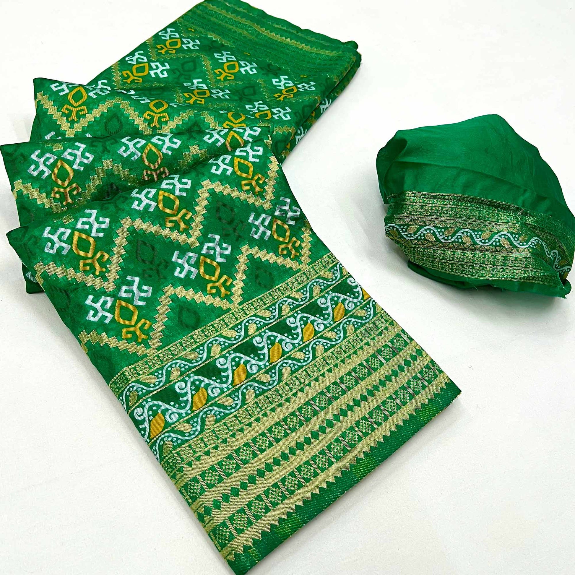 green-woven-art-silk-saree-12