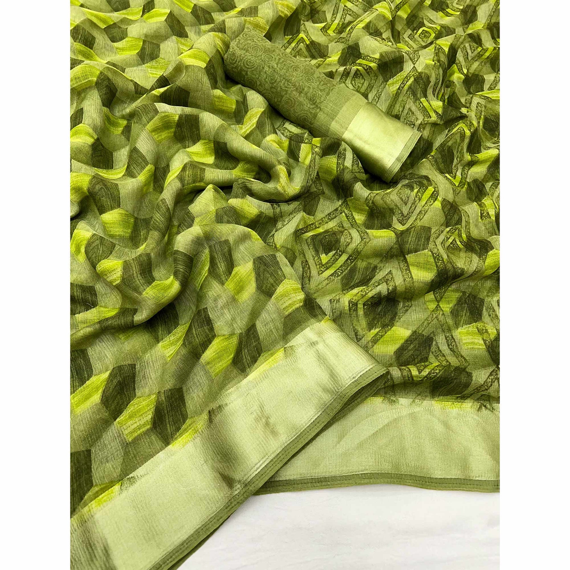 green-geometric-printed-cotton-blend-saree-19