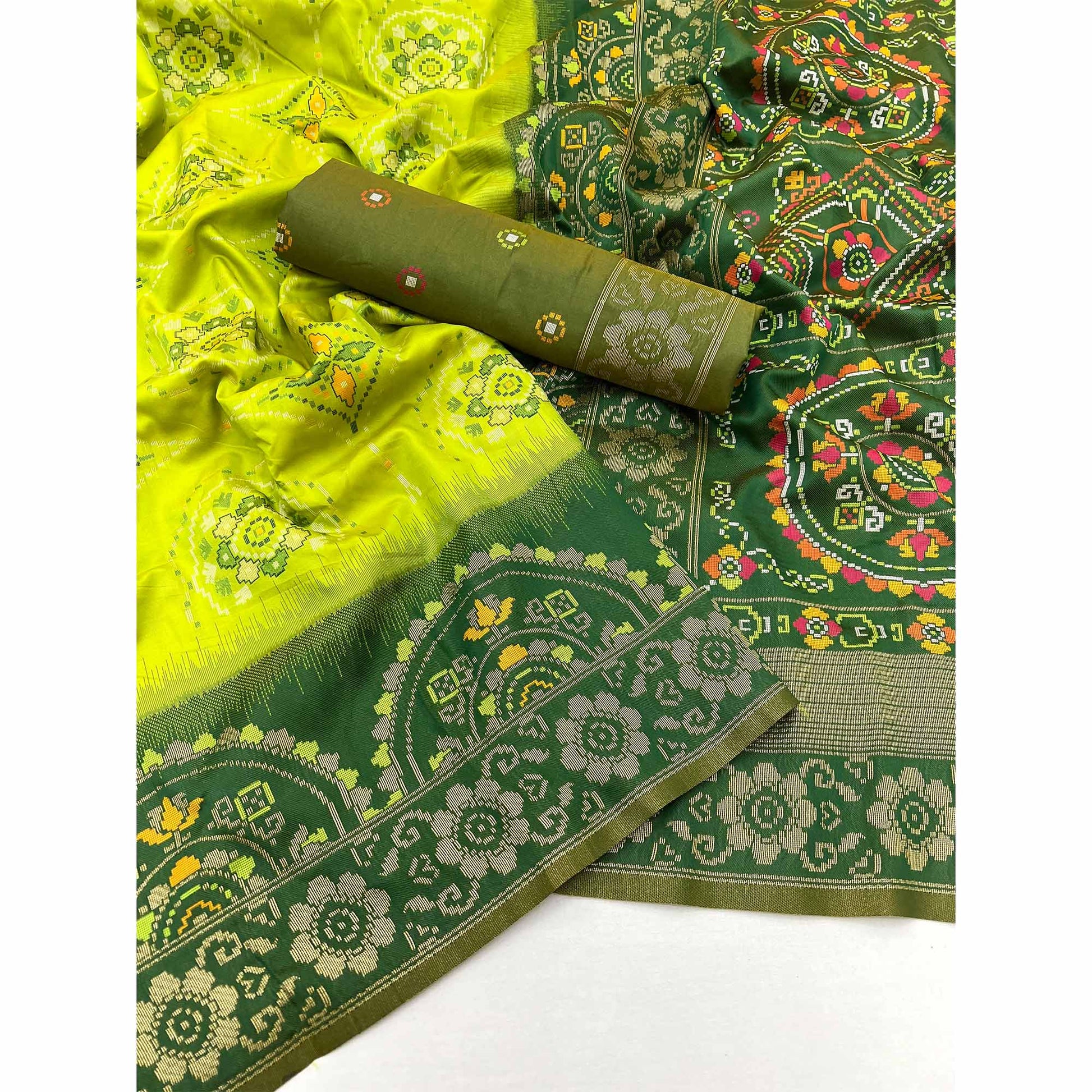 green-floral-woven-pure-silk-saree-14
