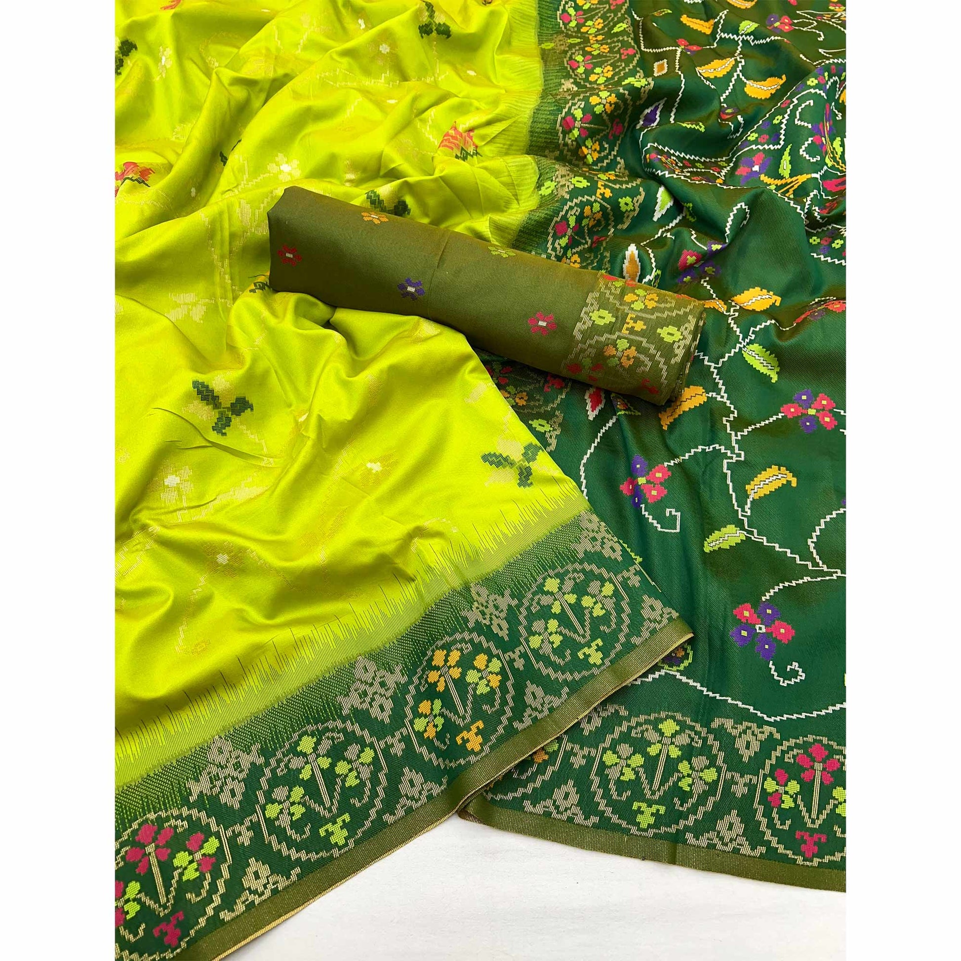 green-floral-woven-pure-silk-saree-9