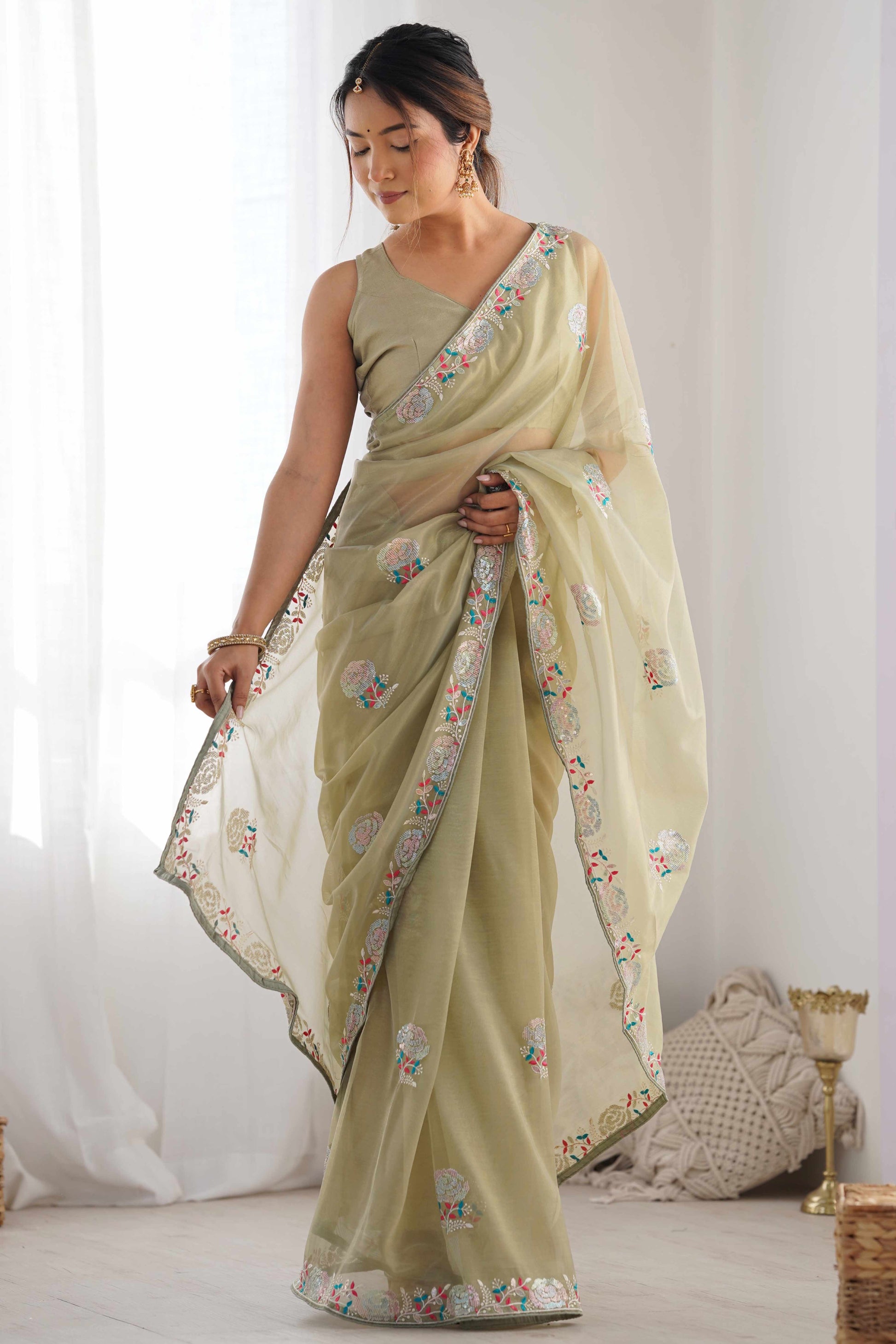 green-floral-embroidered-net-saree-27