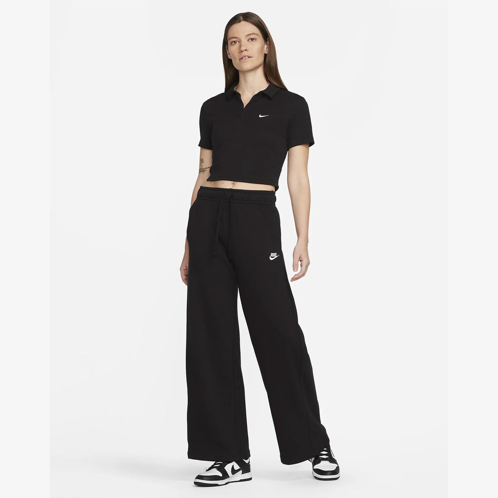 NIKE | SPORTSWEAR ESSENTIAL { BLACK/WHITE