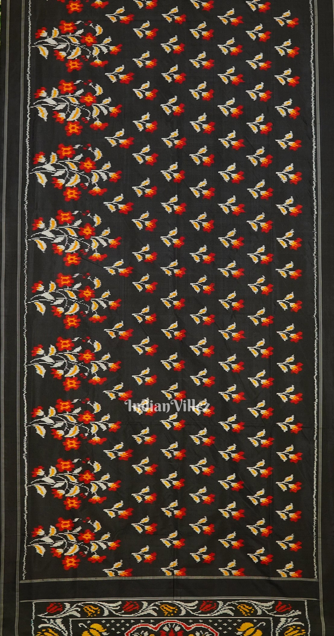 Black White Floral Design Pochampally Ikat Handloom Silk Saree