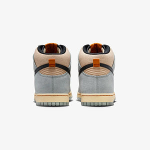 Nike | DUNK HIGH RETRO SE  { GRAIN/BLACK-LIGHT PUMICE-PALE VANILLA