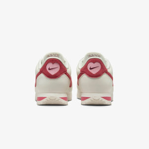 Nike | CORTEZ SE  { SAIL/ADOBE-MED SOFT PINK-TEAM RED