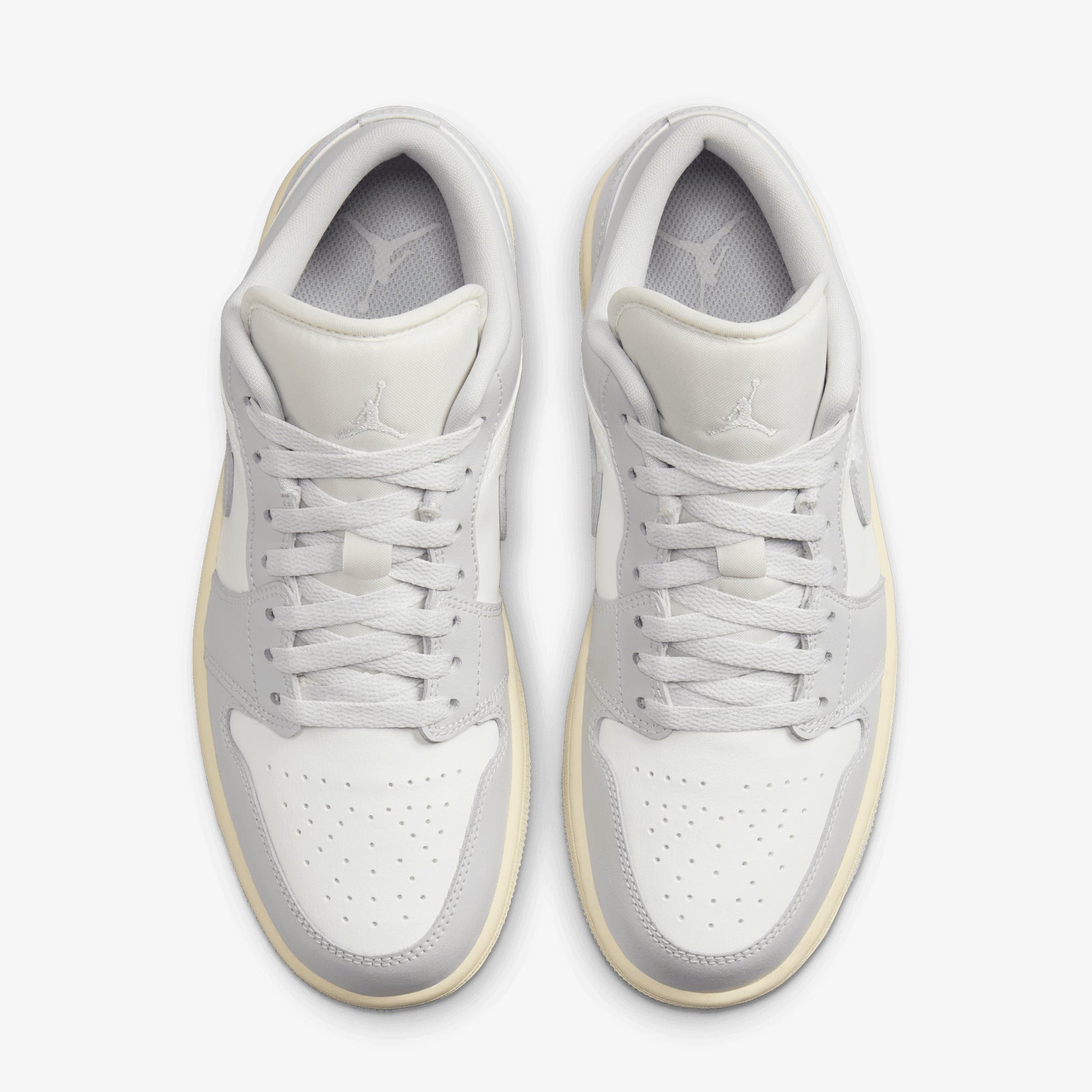 JORDAN | AIR JORDAN 1 LOW { SAIL/NEUTRAL GREY-COCONUT MILK