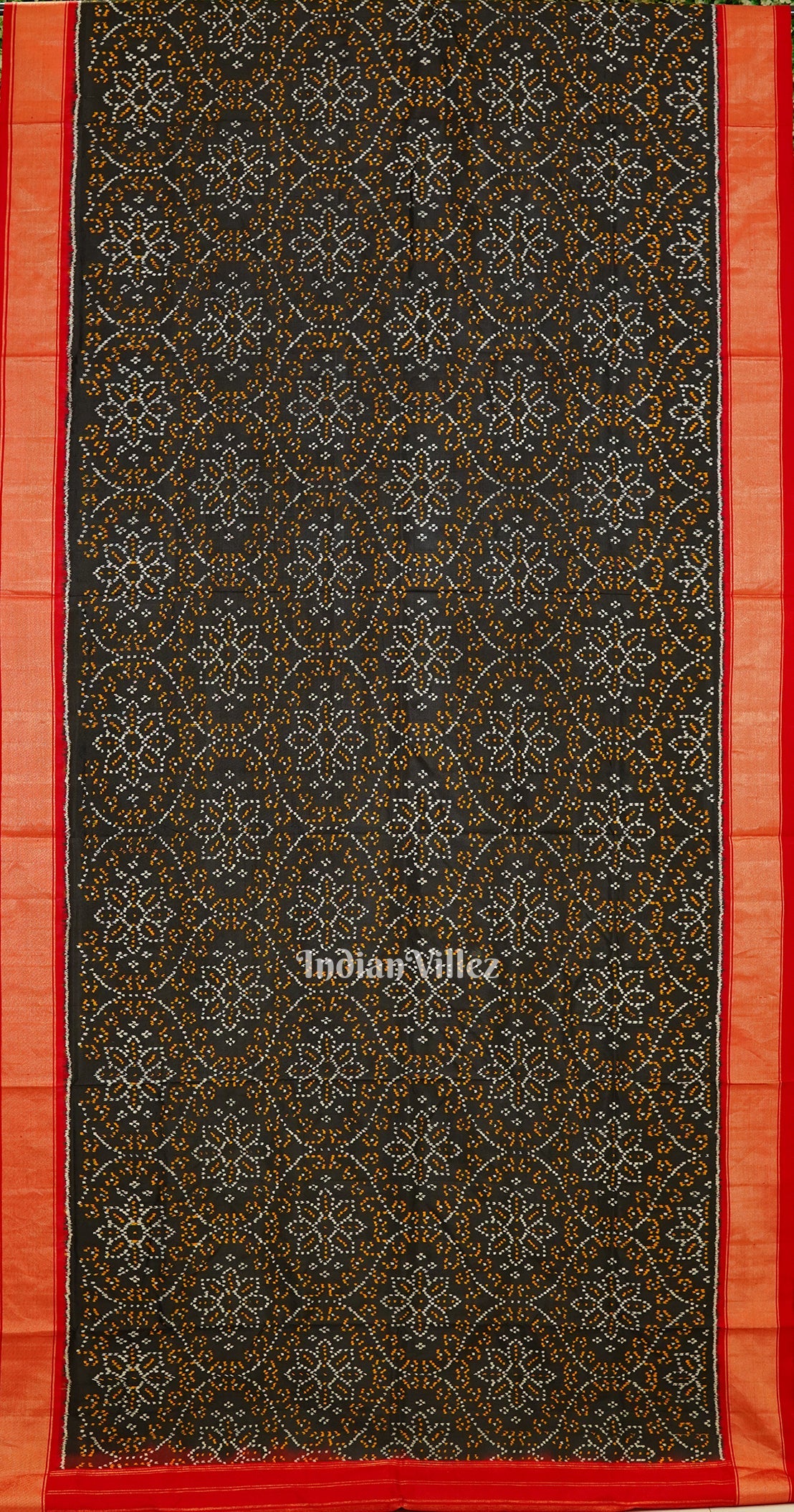 Black Red Floral Motif Pochampally Ikat Handloom Silk Saree