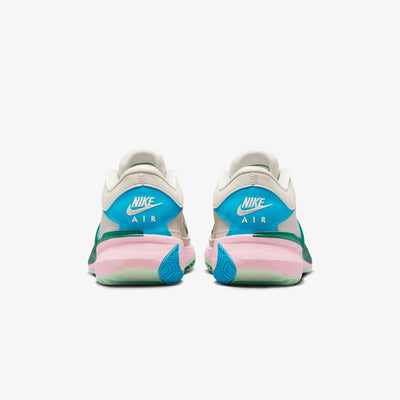 Nike | FREAK 5 EP  { LT OREWOOD BRN/EMERALD RISE