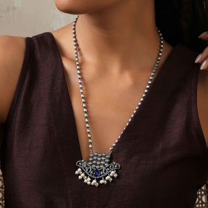trueBrowns Silver Tone Blue Stone Pendant Chain